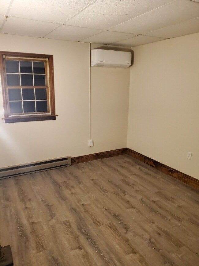 Dormitorio - 7140 Behler Rd