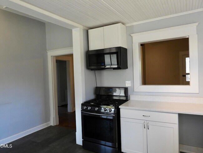 Foto del edificio - 483 W Salisbury St