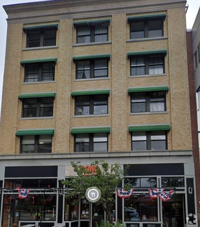 Building Photo - 1015 Elm St
