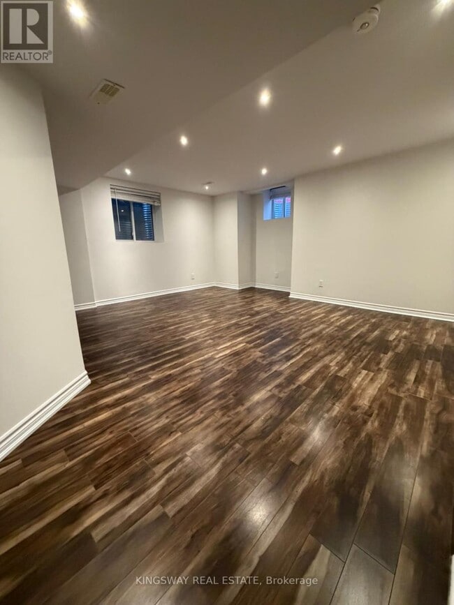 Building Photo - 243 Pringle Ave