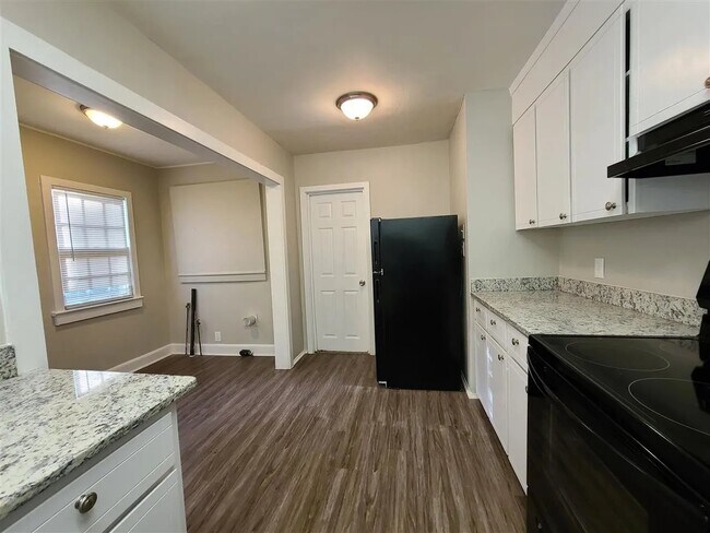 Building Photo - 406 Chamlee Dr