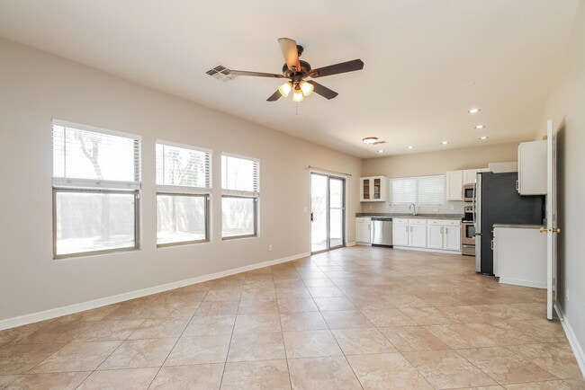 Building Photo - 11552 E Flower Cir