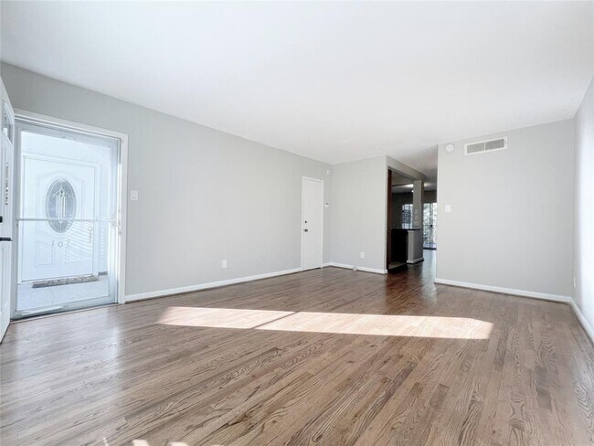 Foto del edificio - 1800 Stoney Brook Dr