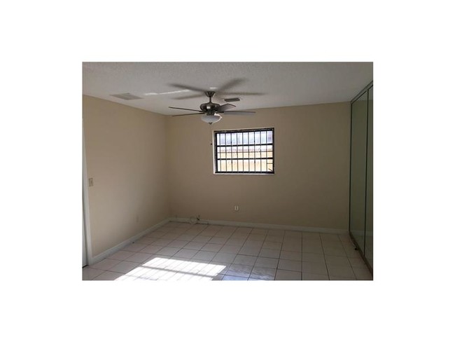 Foto del edificio - 2315 NE 174th St