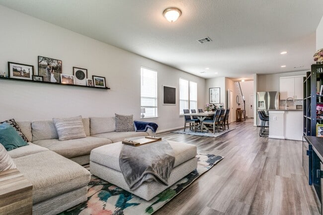 Foto del edificio - Beautiful Modern 2 story home!