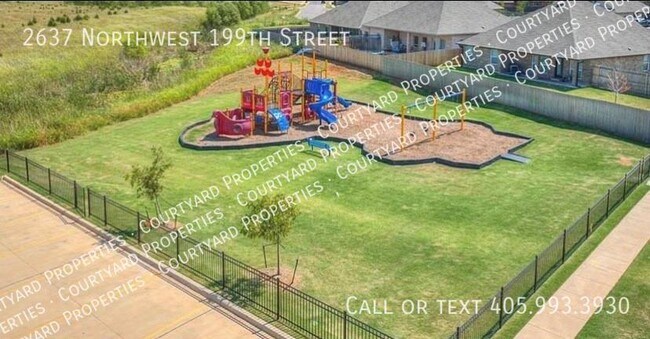 Foto del edificio - 2637 NW 199th St