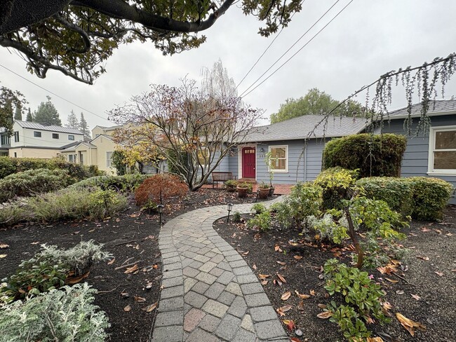 Building Photo - Beautifully Updated 4BD/2BA Single-Family Home in Palo Alto