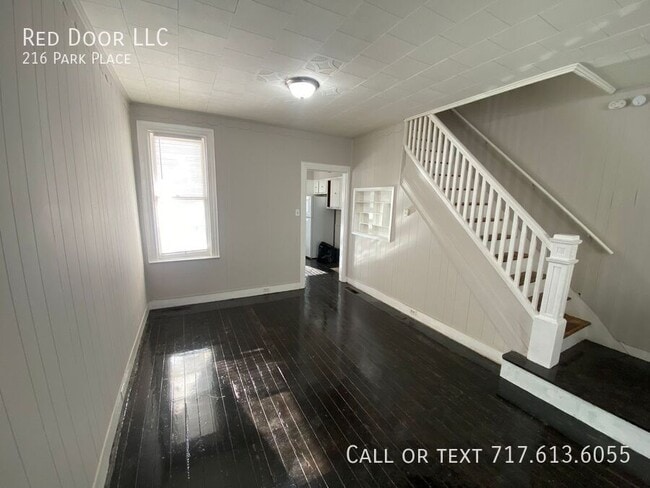 Building Photo - 216 Park Pl