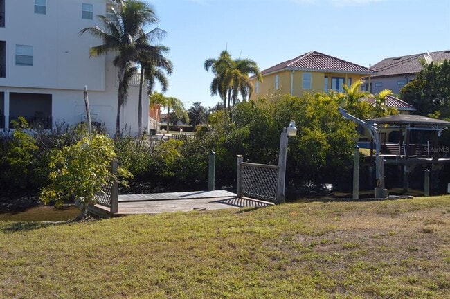 Building Photo - 6525 Manila Palm Way