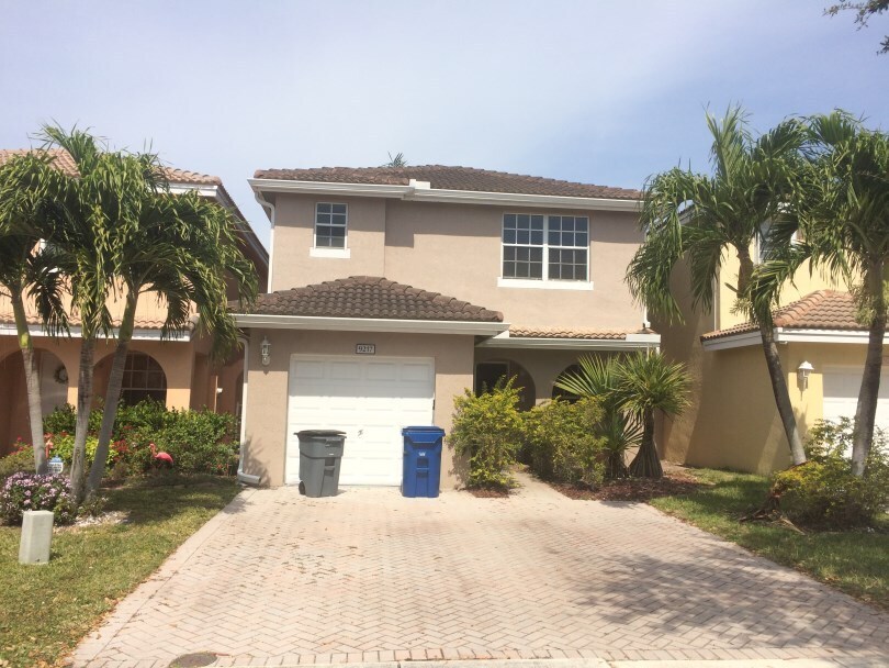 Foto principal - 9217 NW 54th St