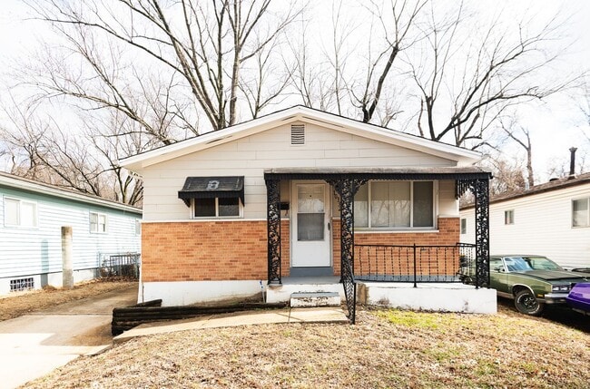 Building Photo - Lovely 3 Bedroom 1 Bathroom Home