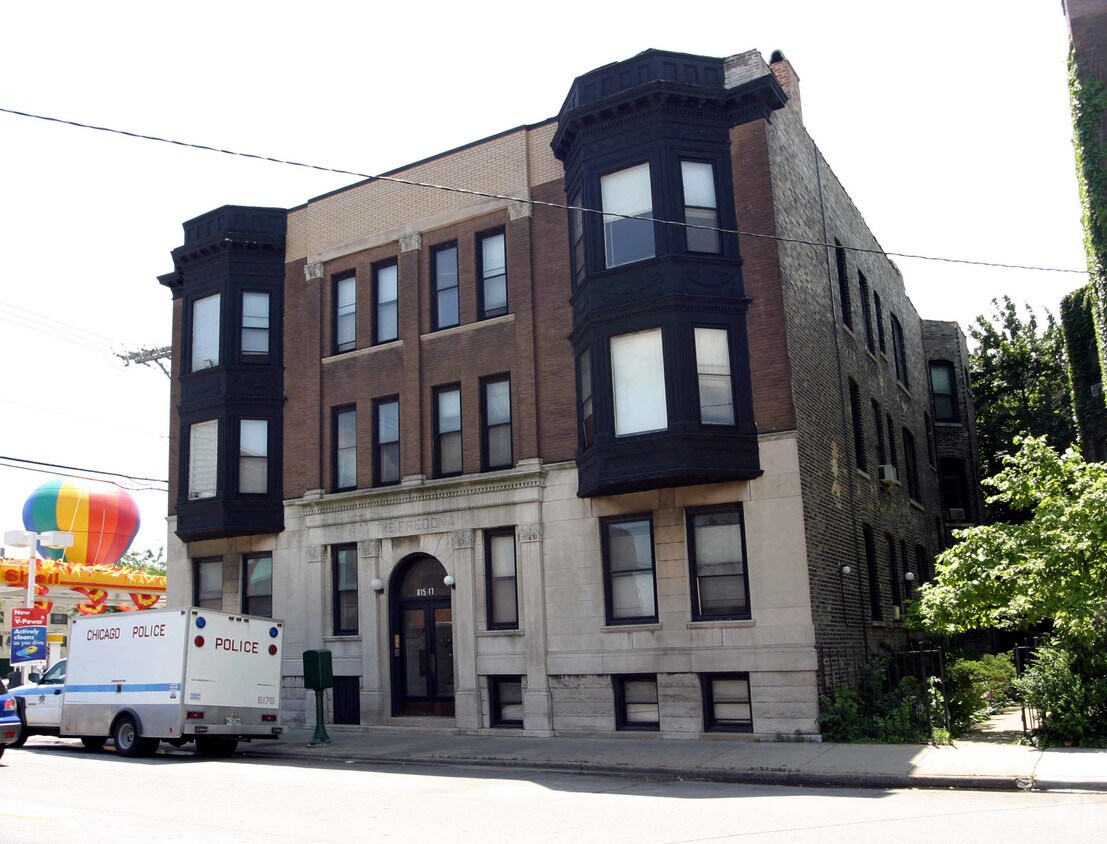 Building Photo - 815-817 W Addison St