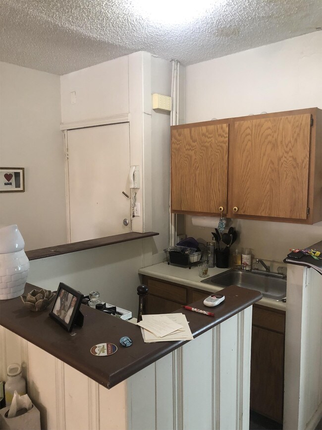 Building Photo - 312 S 16th St