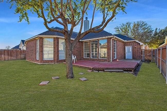 Building Photo - 6015 Laurel Crest Ln