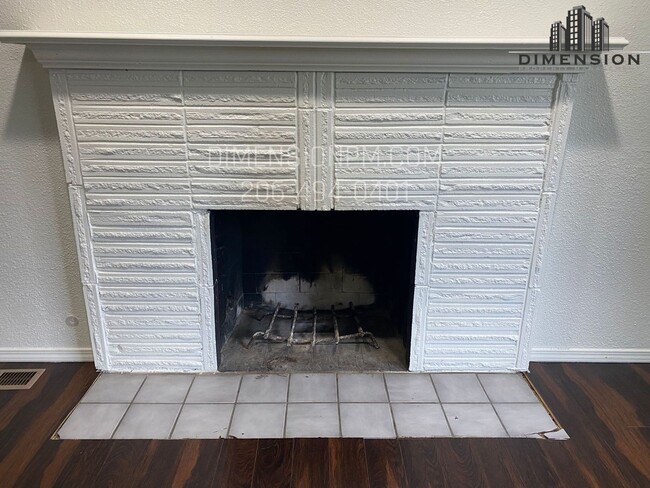 Building Photo - Commuter’s Dream! Beautifully Remodeled 2-...
