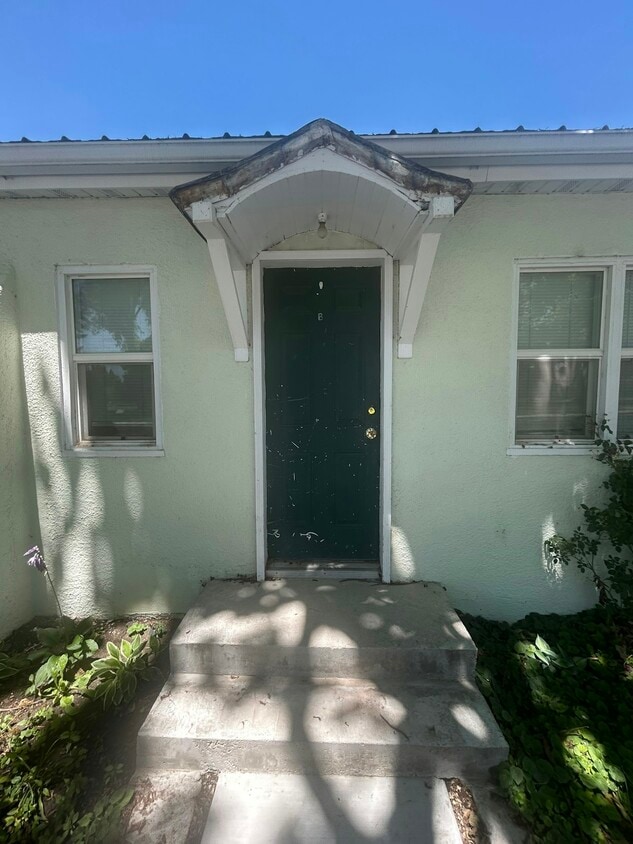 Primary Photo - 418 W 13th St