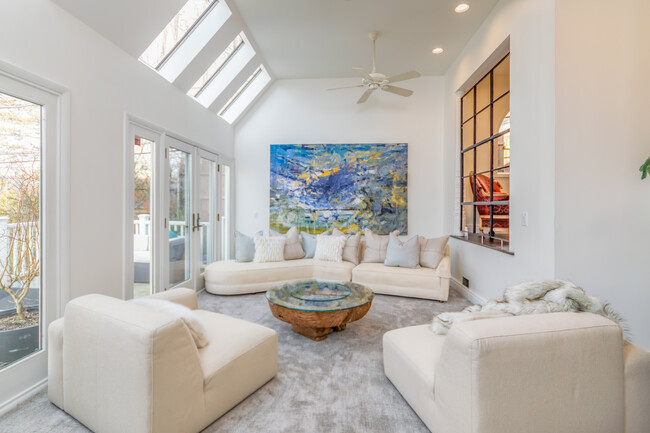 Foto del edificio - 488 Willits St