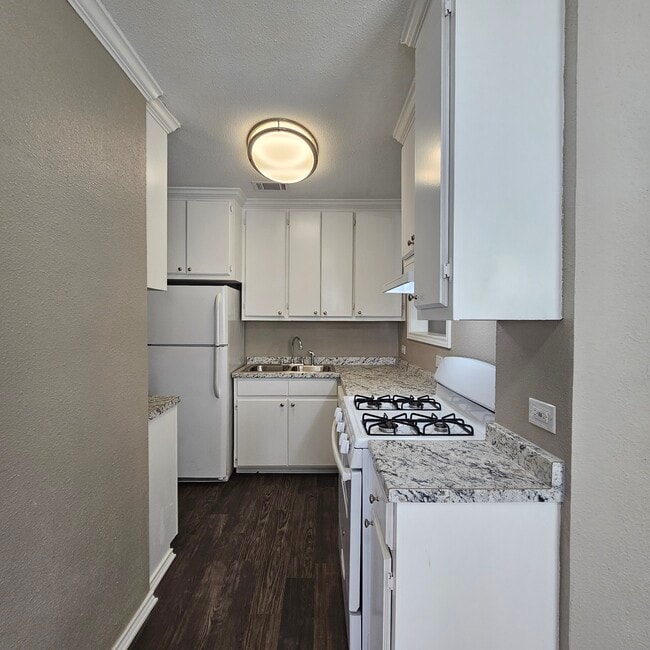 Building Photo - 10121 Kilarney Dr