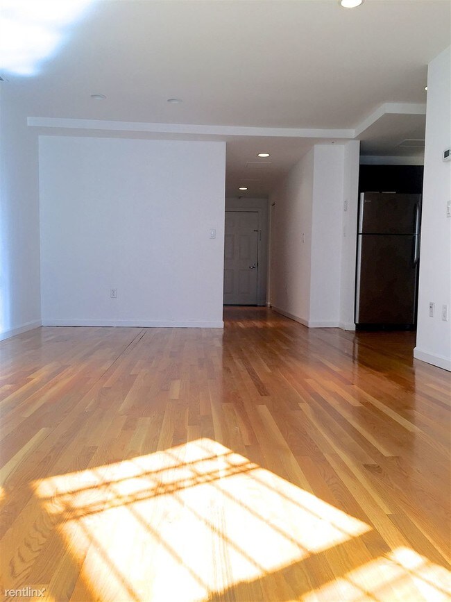 Building Photo - 100 Jersey St