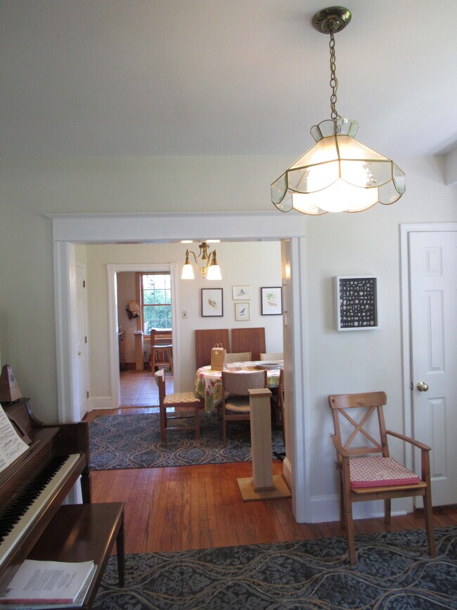 Foto del edificio - 907 E Railroad Ave