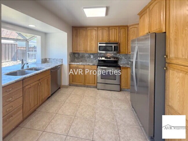 Foto del edificio - Beautiful single story home with recent upgrades