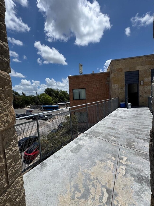 Building Photo - 3016 Guadalupe St