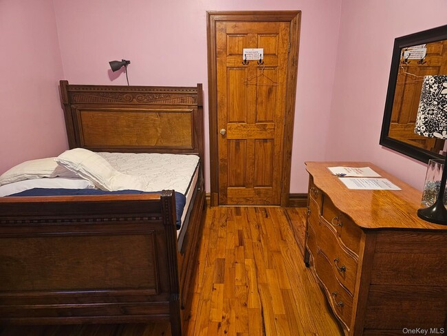 Foto del edificio - 539 Shepherd Ave