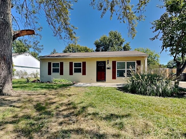 Building Photo - 839 Middle Dr