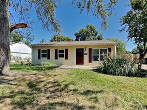 Building Photo - 839 Middle Dr