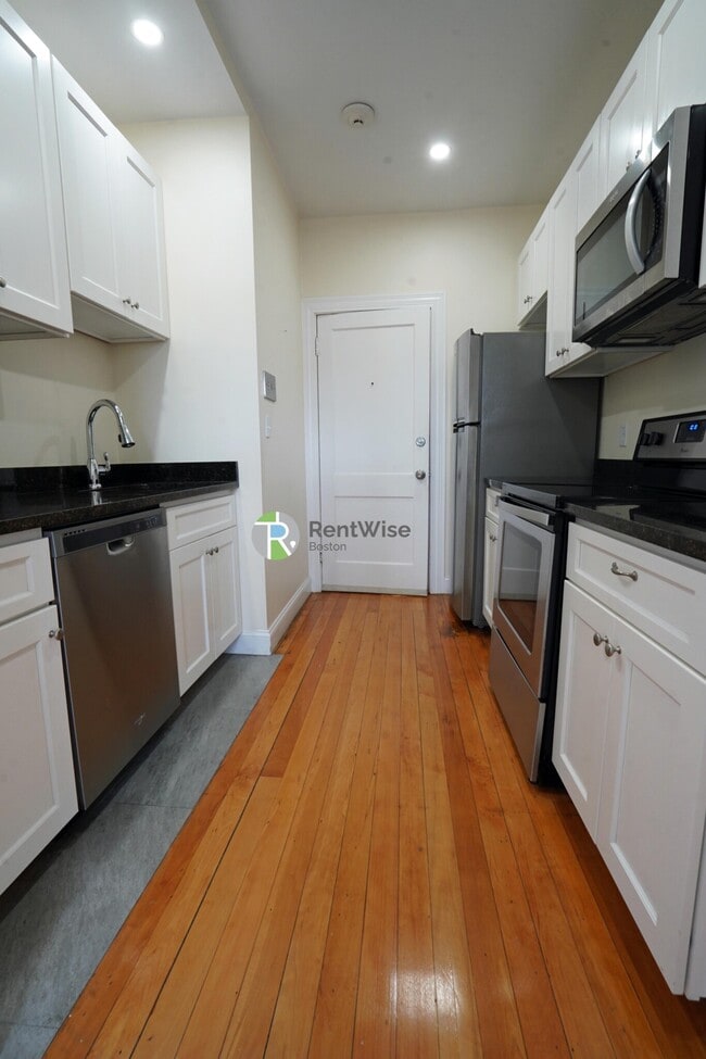 Building Photo - 1218 Commonwealth Ave