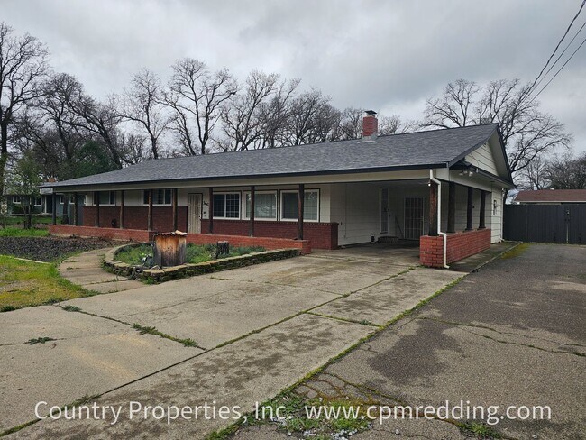 Foto del edificio - Renovated Gated House on an Acre with Detached Shop in Cottonwood!