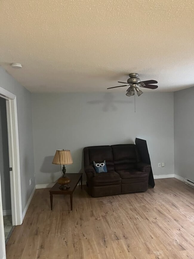 Building Photo - 10534 Rue Principale