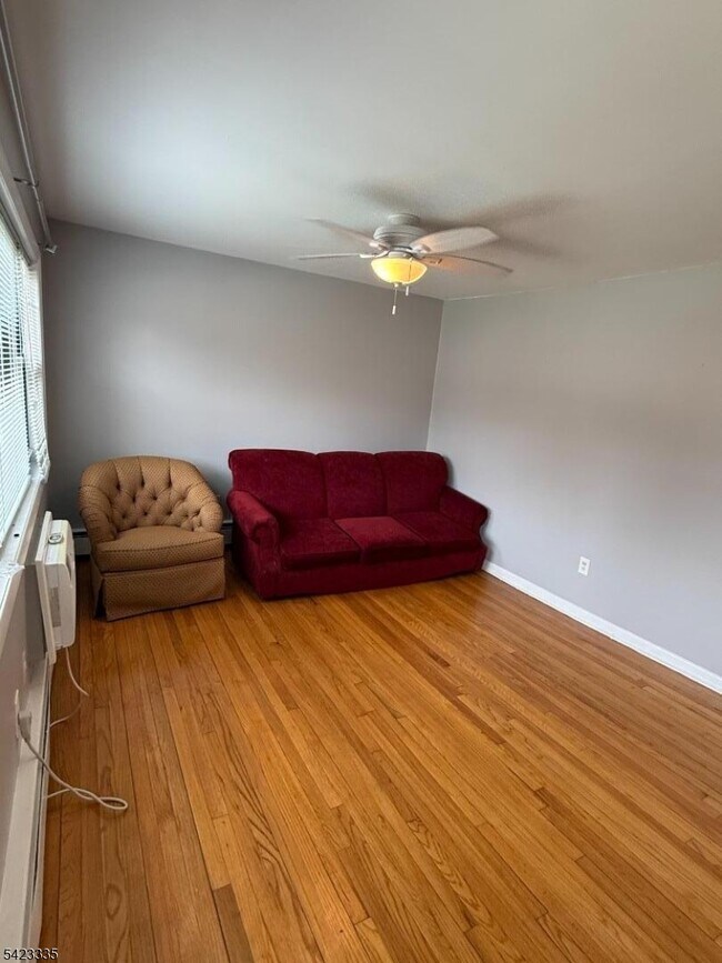 Foto del edificio - 10 Colonial Dr