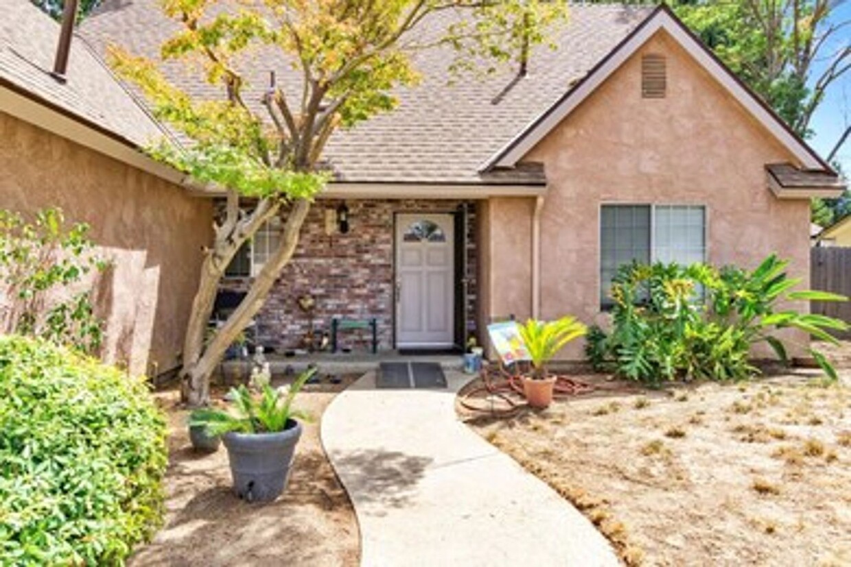Foto principal - 3 Bedroom 2 Bathroom for Rent $2,400
