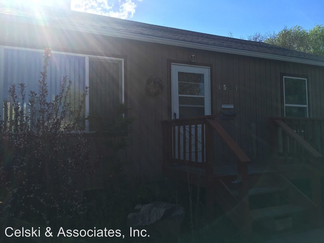 Primary Photo - 1521 Mahan Ave