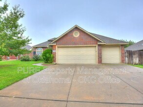 Building Photo - 1605 SW 33RD St