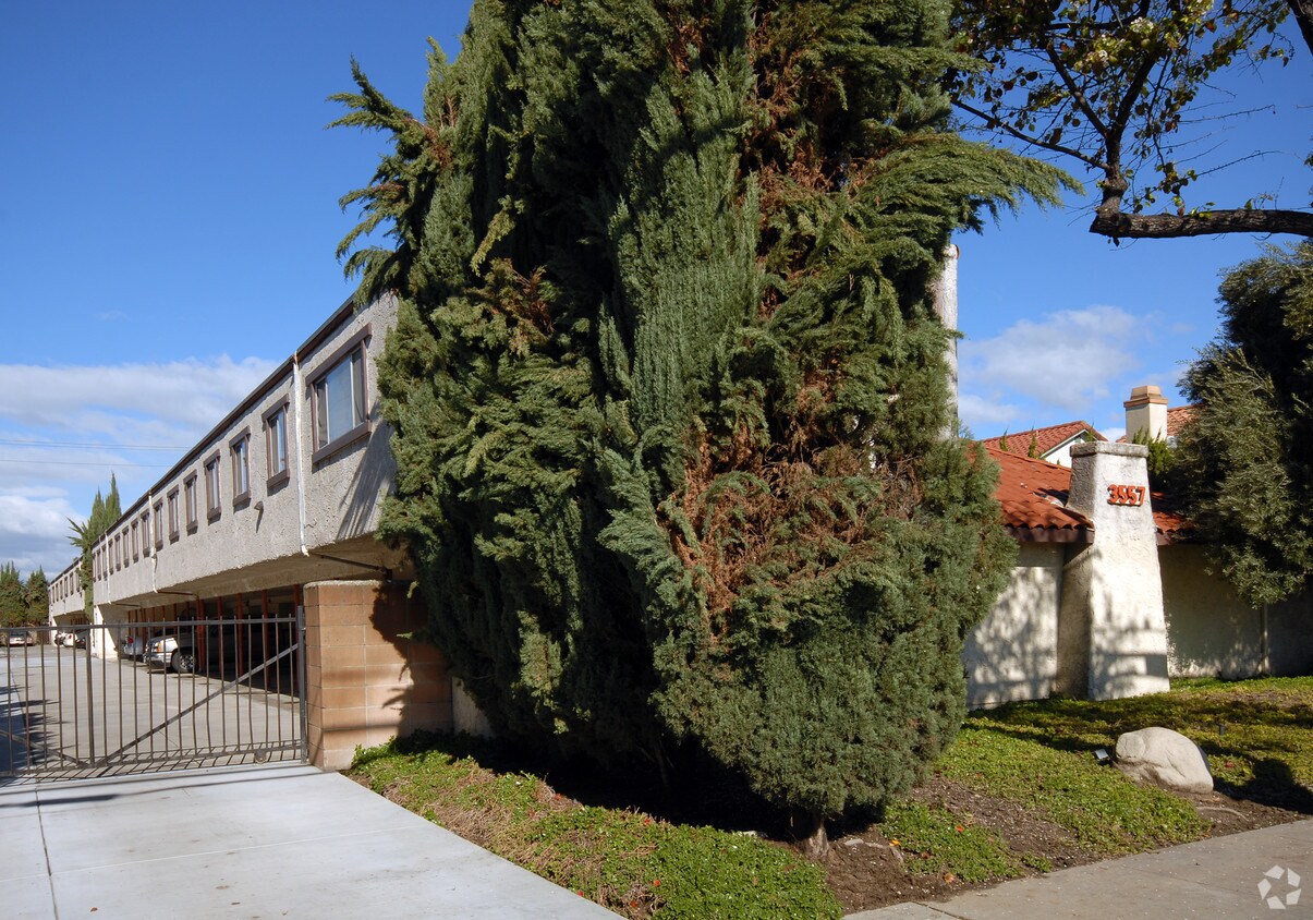 Foto principal - 3557 Big Dalton Ave