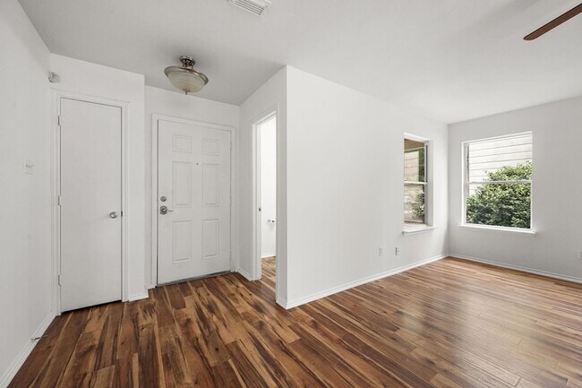 Building Photo - 29627 Evergreen Hills Dr