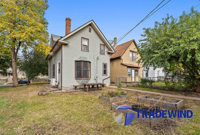 Building Photo - 882 Aurora Ave