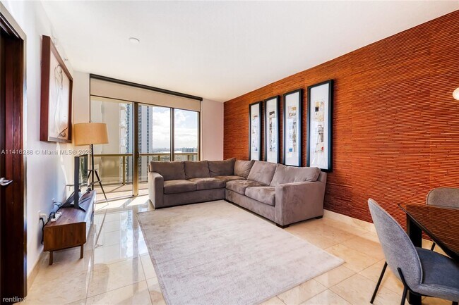Foto del edificio - 1 br, 1.5 bath Condo - 16275 Collins Ave A...