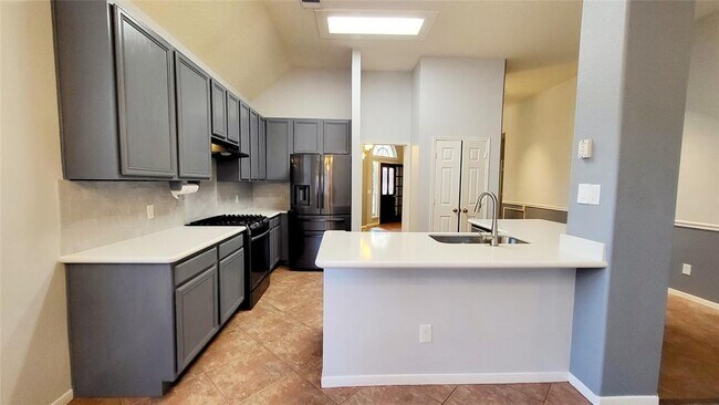 Foto del edificio - 14706 Huntmont Dr