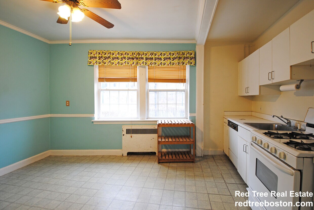Primary Photo - 22 Fairbanks St