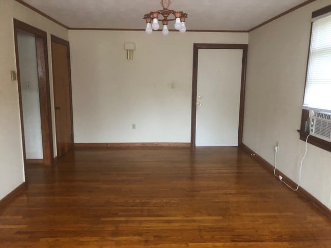 Building Photo - 704 E Thomas St