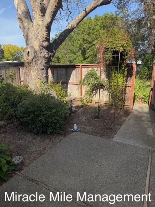 Foto del edificio - Modern Condo Beautifully Updated