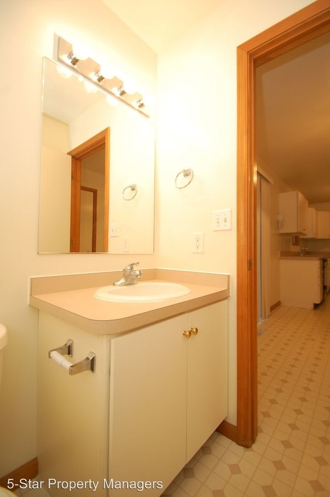 527 S Silverwood Ln, Goshen, IN 46526 House Rental in Goshen, IN