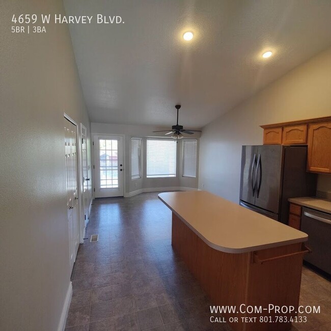 Building Photo - 4659 W Harvey Blvd