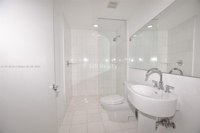Foto del edificio - 2950 NE 188th St