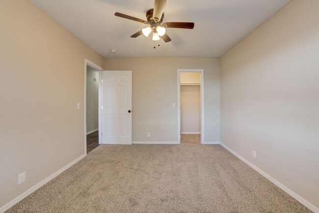 Building Photo - S 79th E Ave Duplex