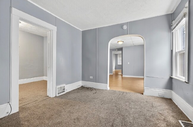 Foto del edificio - 3085 E 67th St