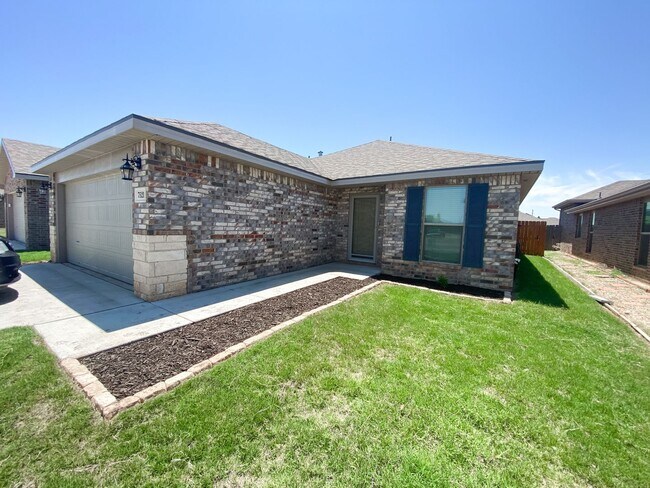 Building Photo - 3/2/2 Home in Windstone!